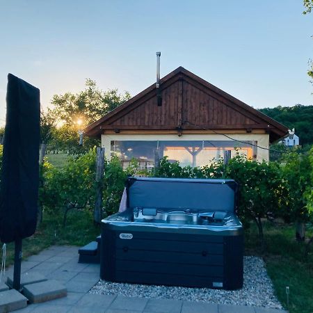 Edenkert Vendeghazak Hotel Pécsvárad Eksteriør billede