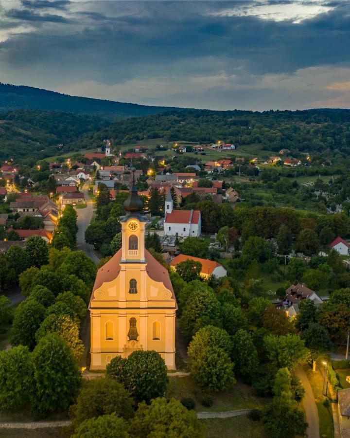 Edenkert Vendeghazak Hotel Pécsvárad Eksteriør billede