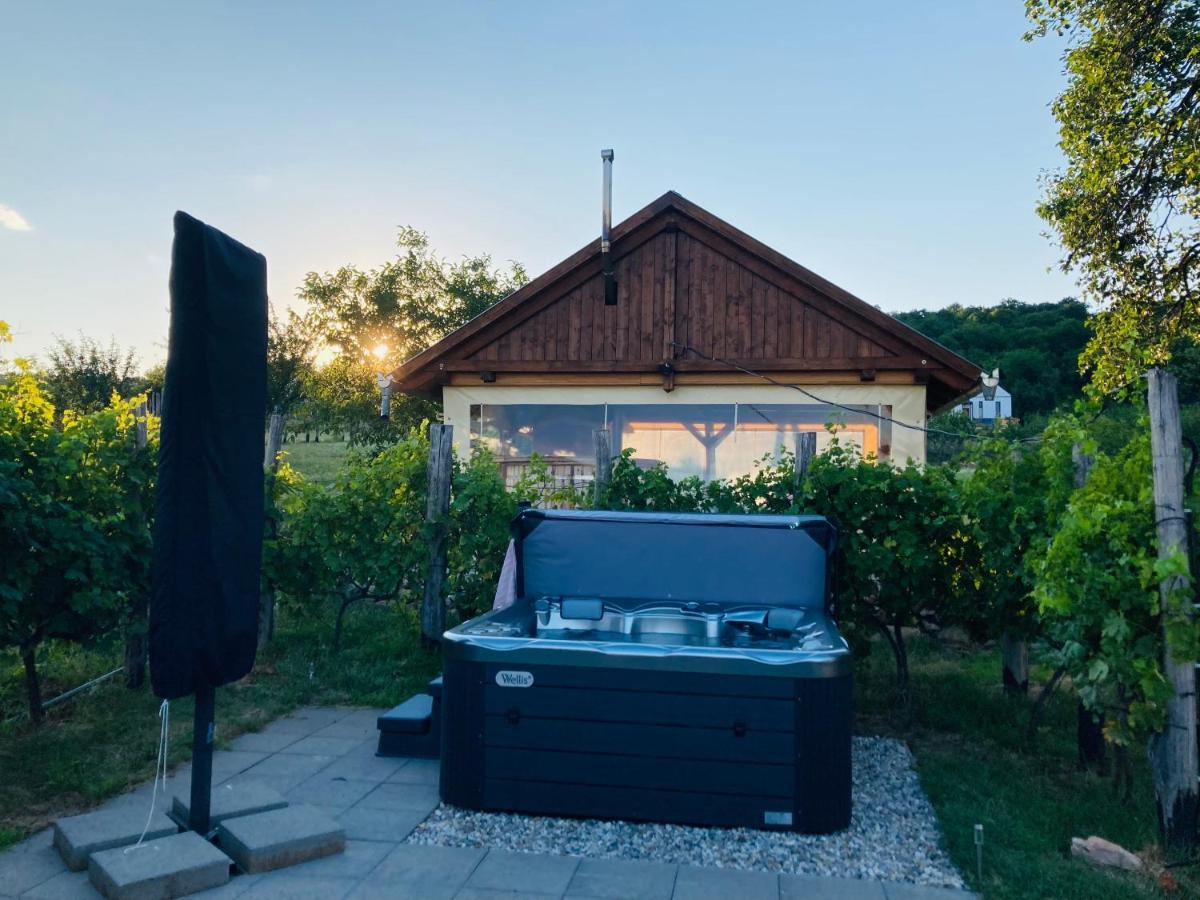 Edenkert Vendeghazak Hotel Pécsvárad Eksteriør billede